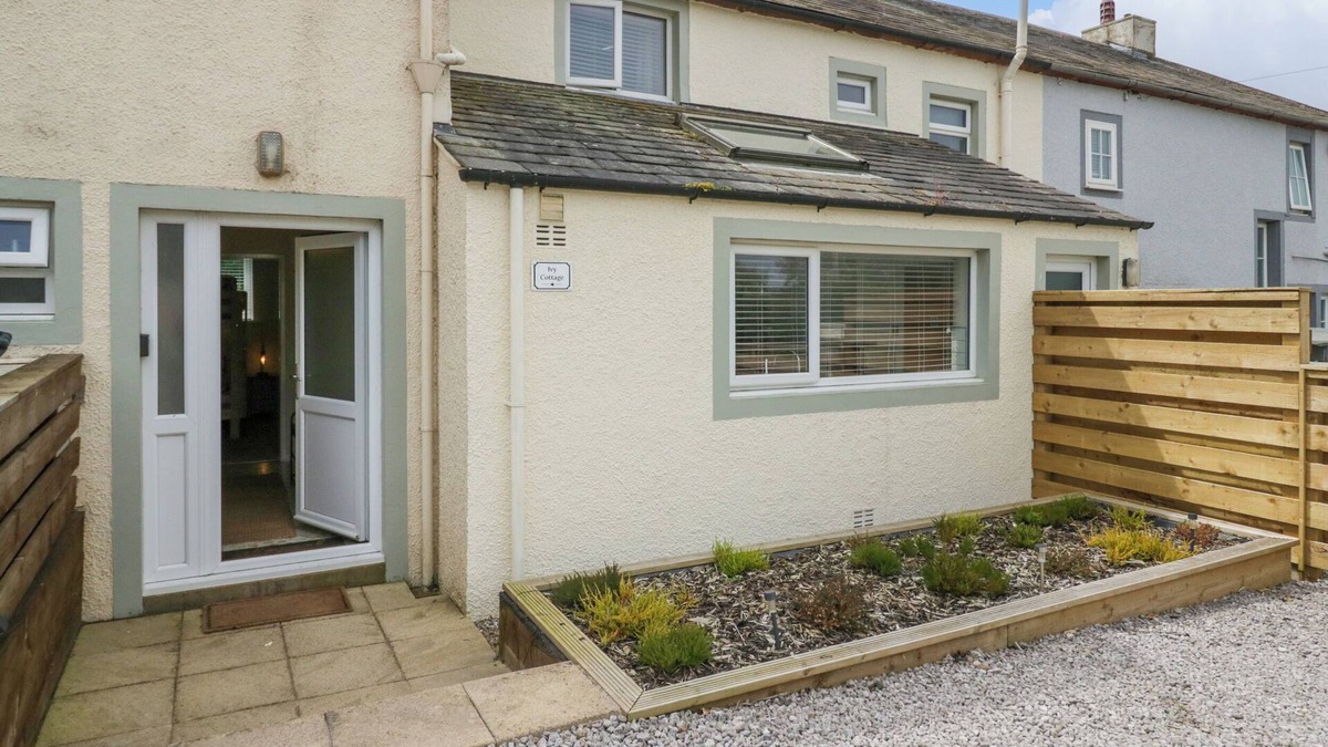 Calder Bridge Cottage | IVY COTTAGE, pet friendly, country holiday cottage in Seascale