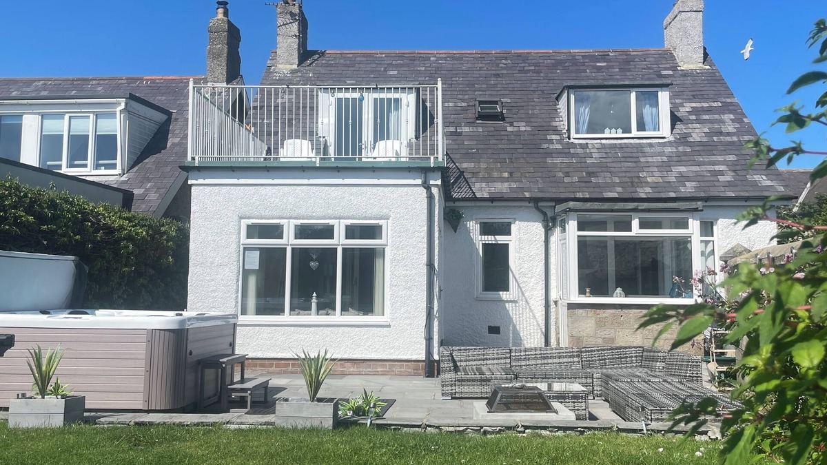 North Sunderland House | Ivy Cottage Seahouses Seaside Retreat