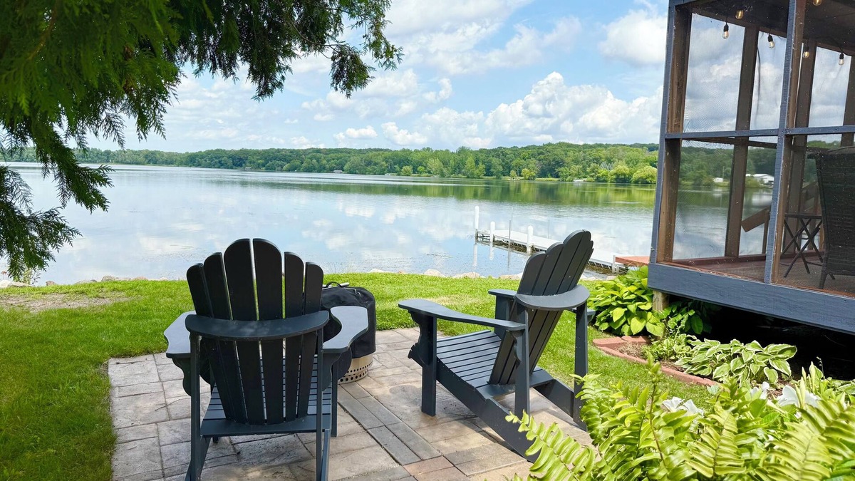Zimmerman Cottage | Ivy Cottage - Serene Lake Cabin Near Minneapolis with FREE SUPs,Canoe & Maui Mat