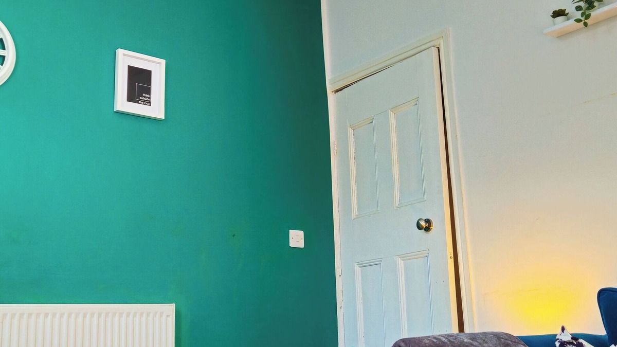 Derby House | Ivy Green House - Central,Wifi,Netflix,Sleeps 7 - Business and Family Friendly