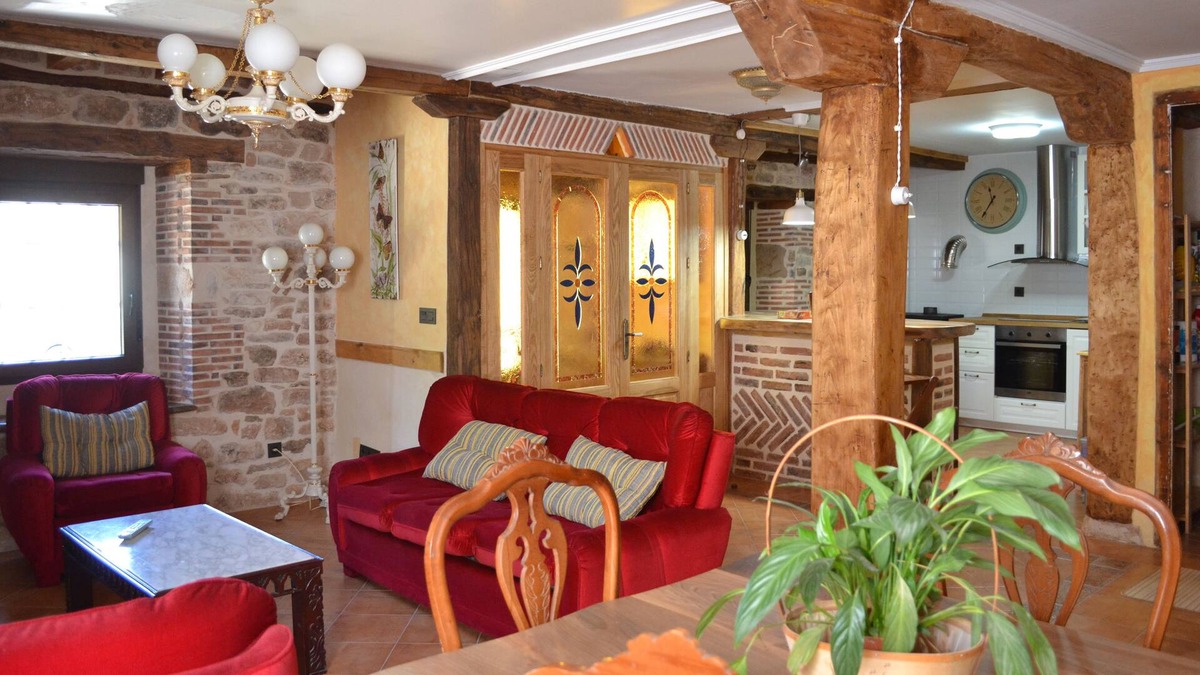 Aguilar de Campoo Cottage | Ivy House for 8 people