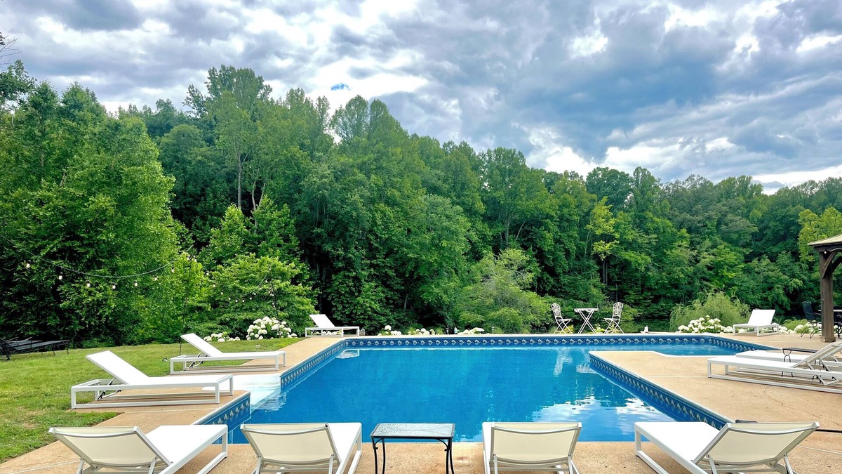 Batesville House | Ivy Retreat | Heated Saltwater Pool & Hot Tub