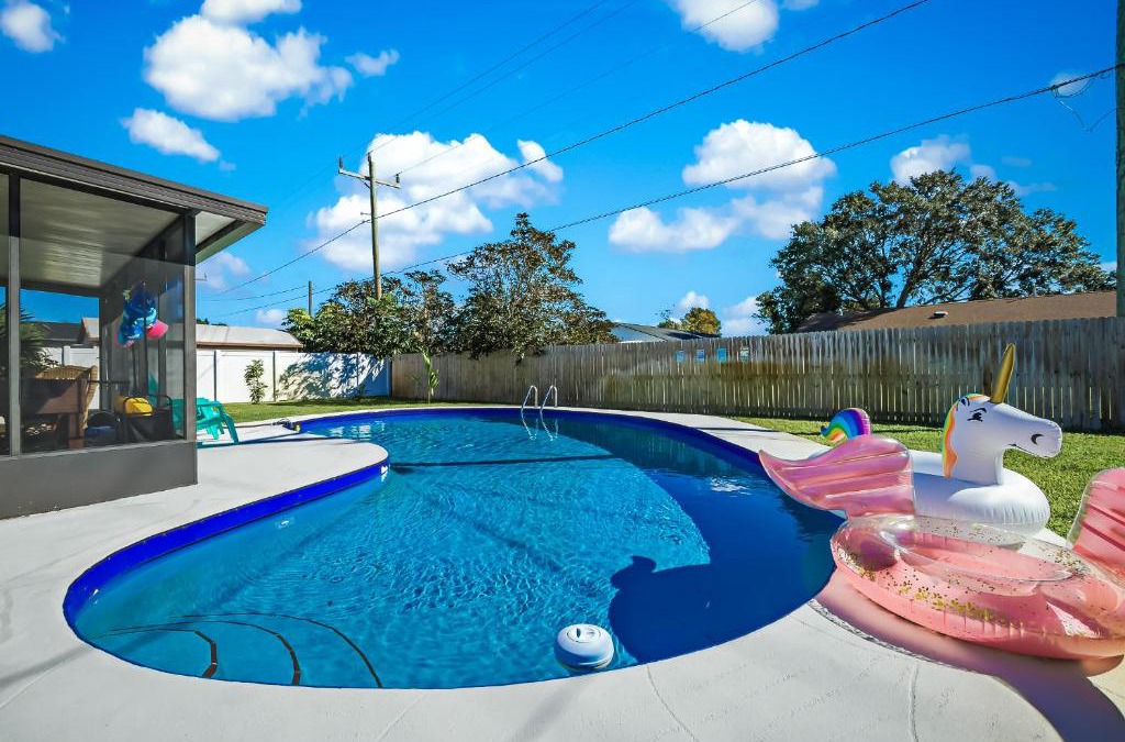 Melbourne House | Ixora6 Heated pool mins to beach airport USSSA