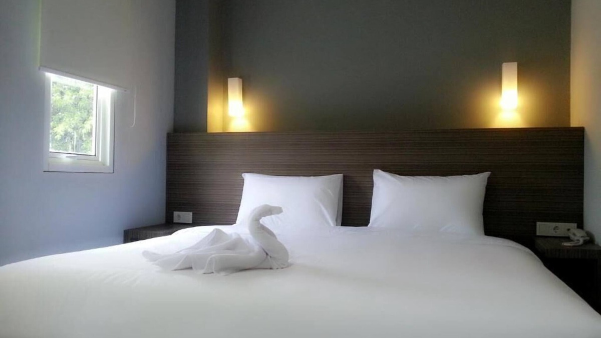 Bogor Timur Hotel | IZI Hotels