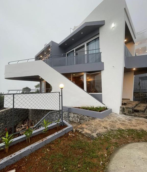 Pirmed House | Izzat Inn Pool Villa Parunthumpara