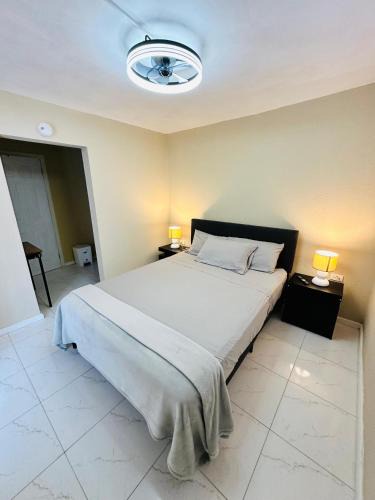 Snow Hill Apartment | Izzy Room - Ferdie's Place