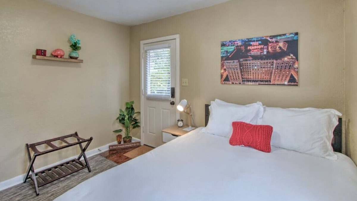 Midtown Apartment | J 82 · Peaceful Retreat in Gated Midtown Community