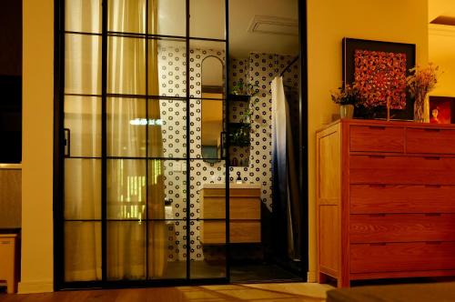 Jing'an Apartment | J'an golden room