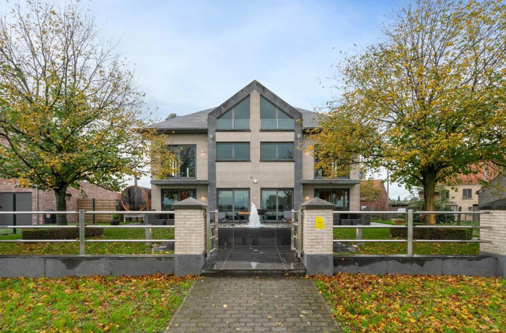 Esen House | J and R flanders fields holiday homes