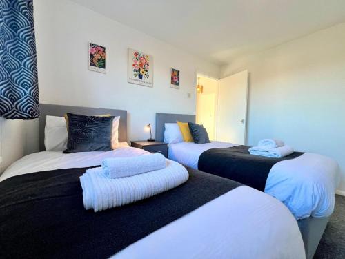 Peterborough House | J&J stays 5 bedroom detached house in Peterborough with parking