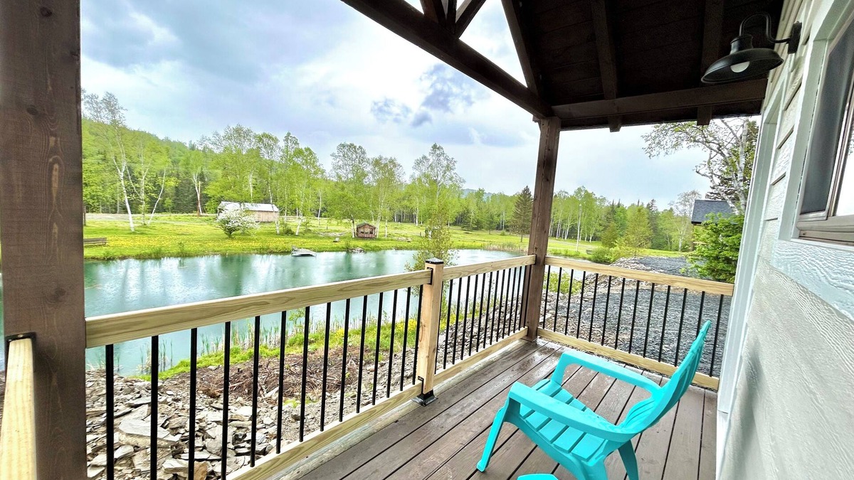 Fort Kent Mills House | J19 South New Modern Charm King Suite Direct Trail Access In Town WiFi