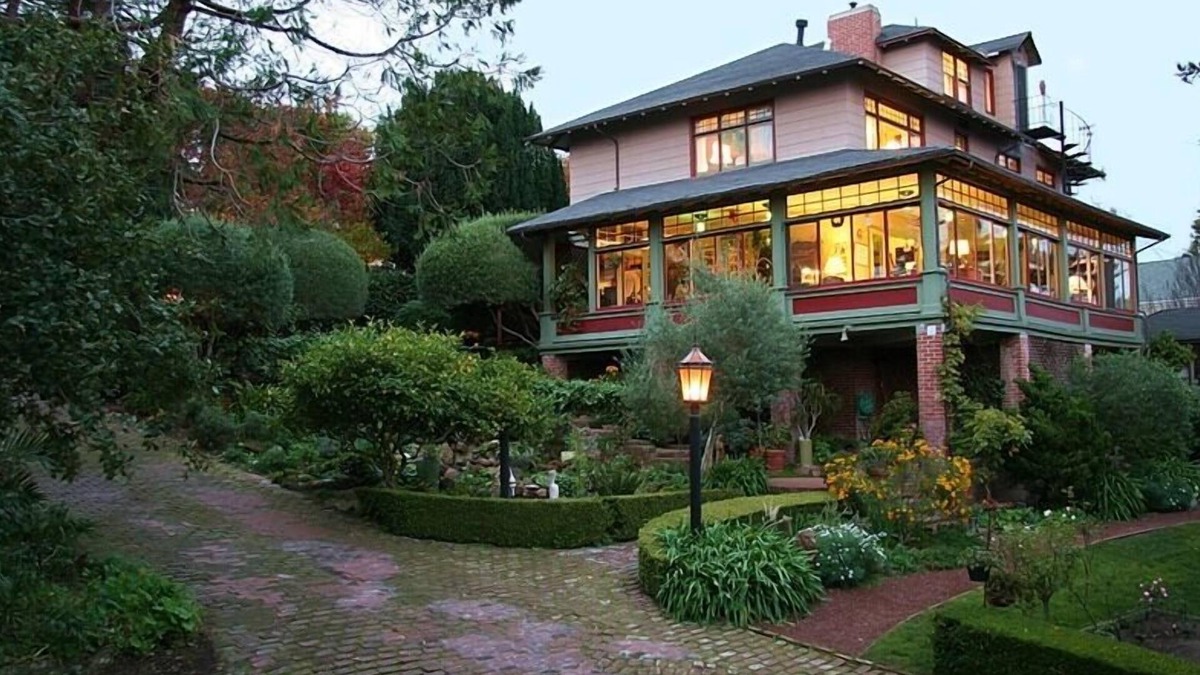 Monterey Bed & Breakfast | Jabberwock Inn