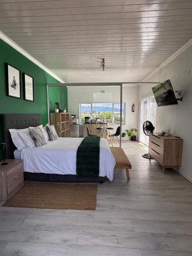 Grassy Park Cabin | Jacana Lodge Zeekoevlei