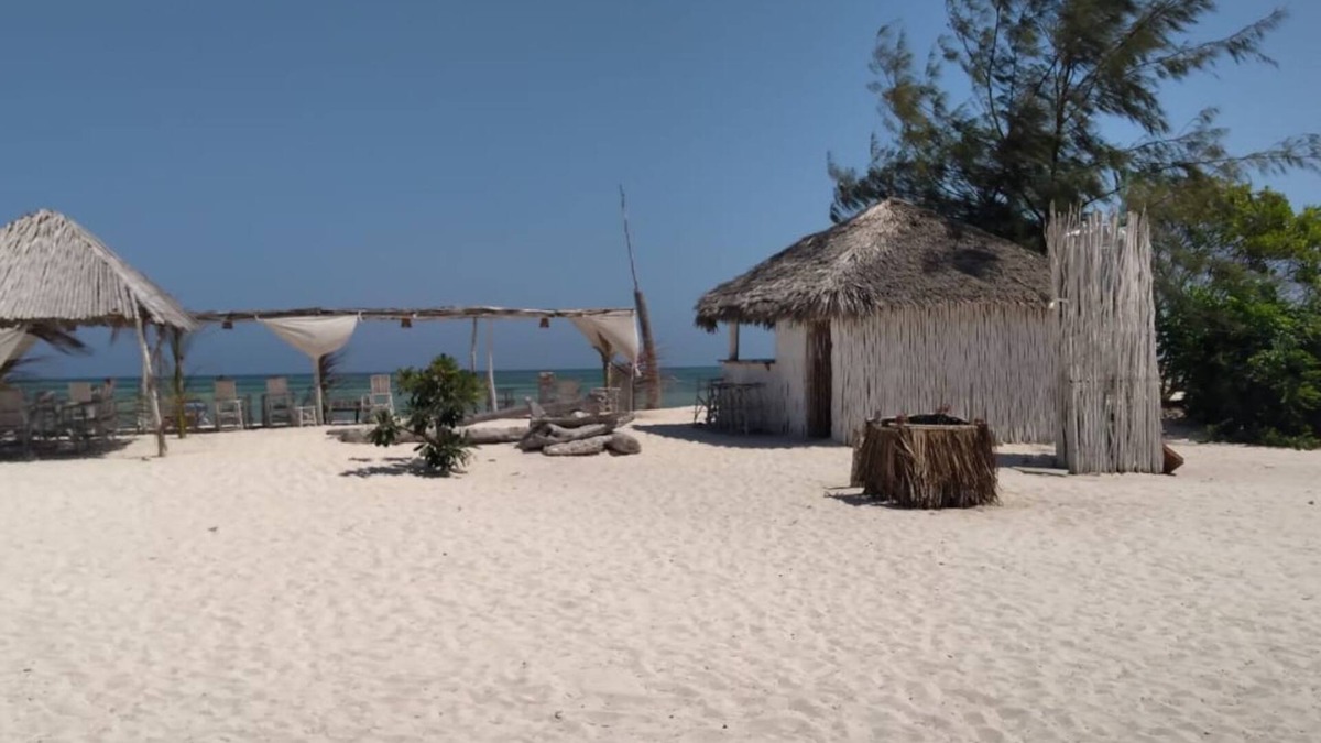 Gede Villa | Jacaranda Beachfront villa Watamu