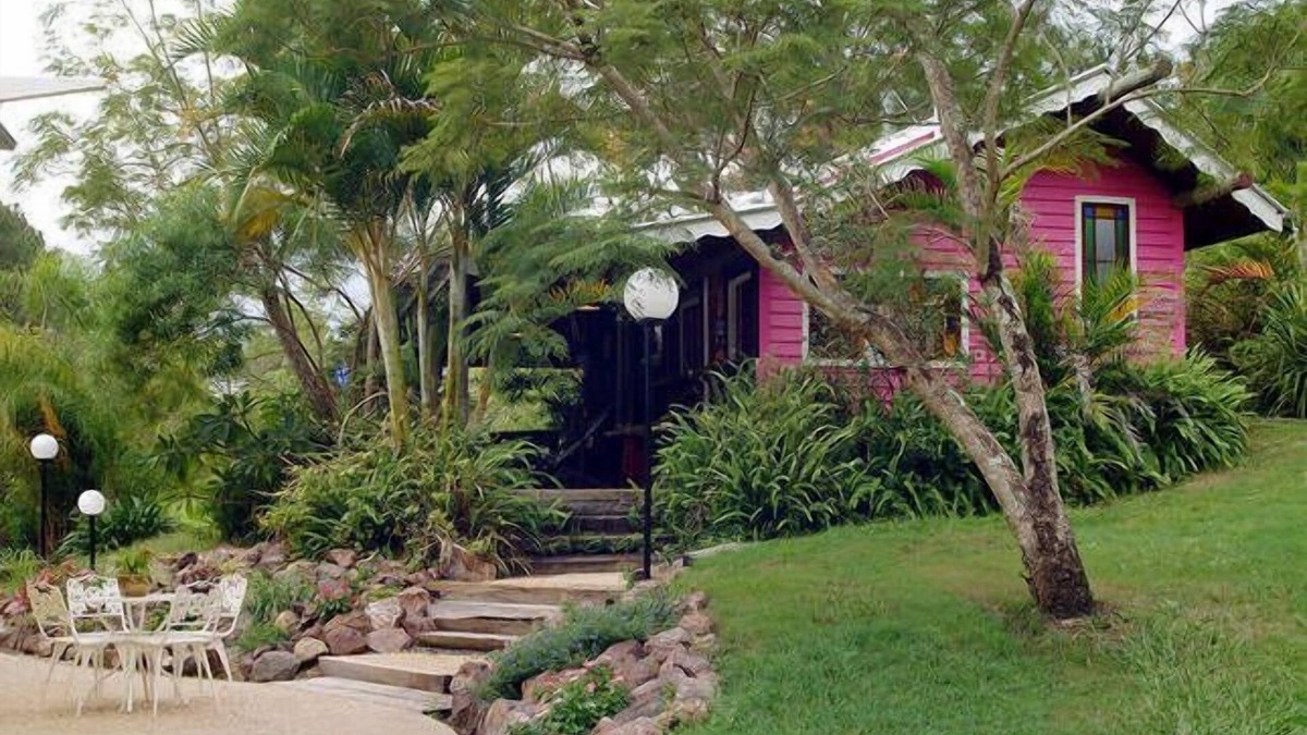 Mooloolah Valley Cottage | Jacaranda Pioneer Guest Cottage ... historic barn, romantic couples, family fun.