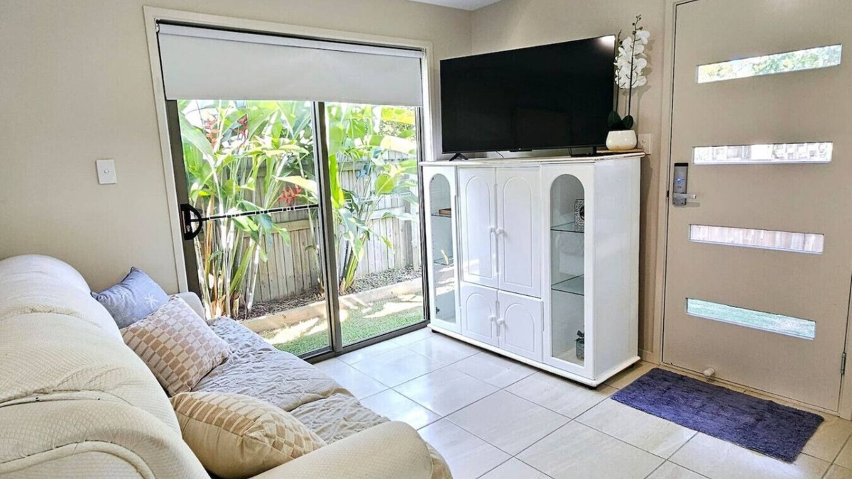 Beerwah Apartment | 'Jacaranda' @ Sunlight Swan - Beerwah - sleeps 6