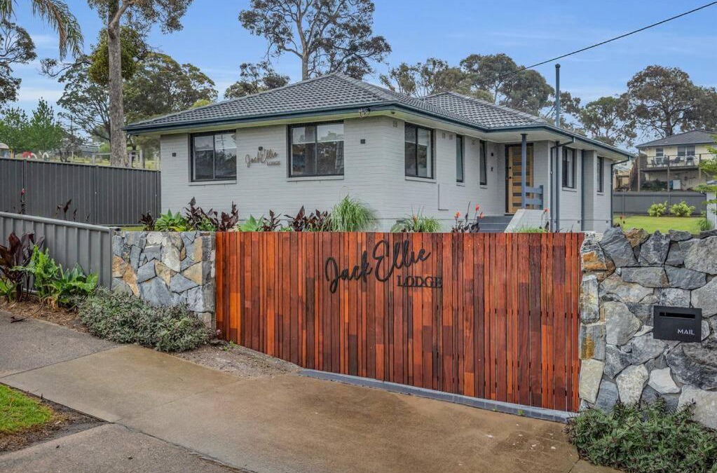 Eden House | JackEllie Lodge - Pets welcome