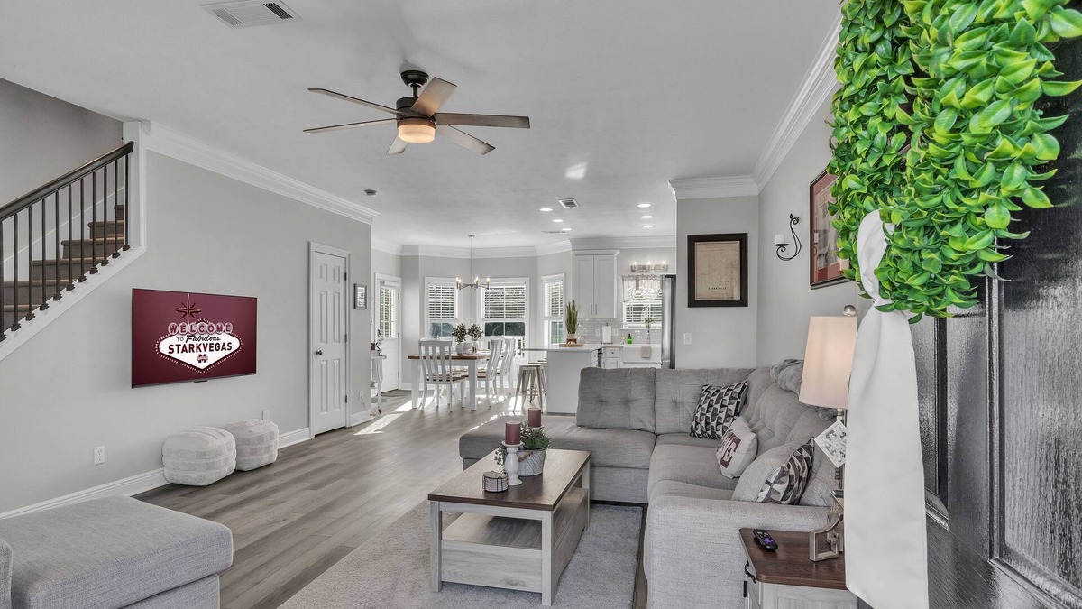 Starkville House | Jack’s Junction On The Water- Hail State!n4 Bedrooms/Sleeps 12