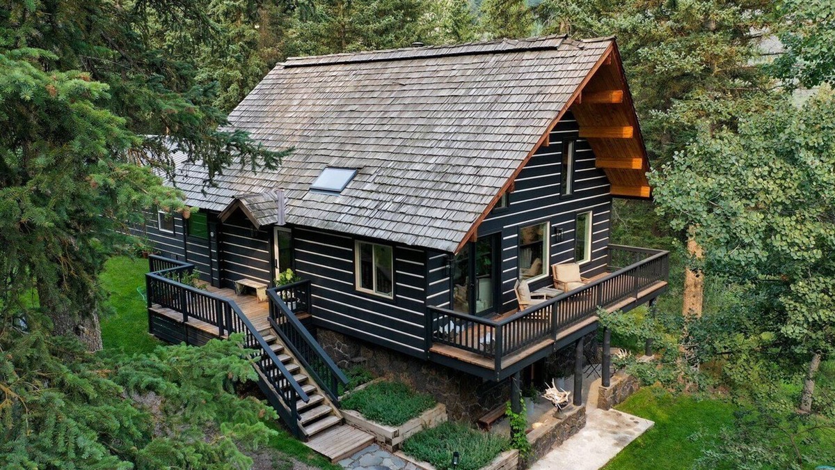 Hoback Junction Ski Chalet | Jackson Hole Chalet in the Pines near Snake River - pet friendly, sleeps 8