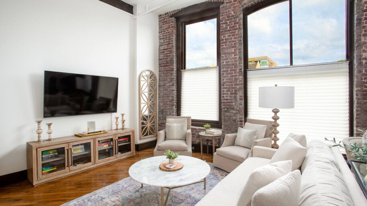Old City Apartment | Jackson Jewel - Downtown Suite