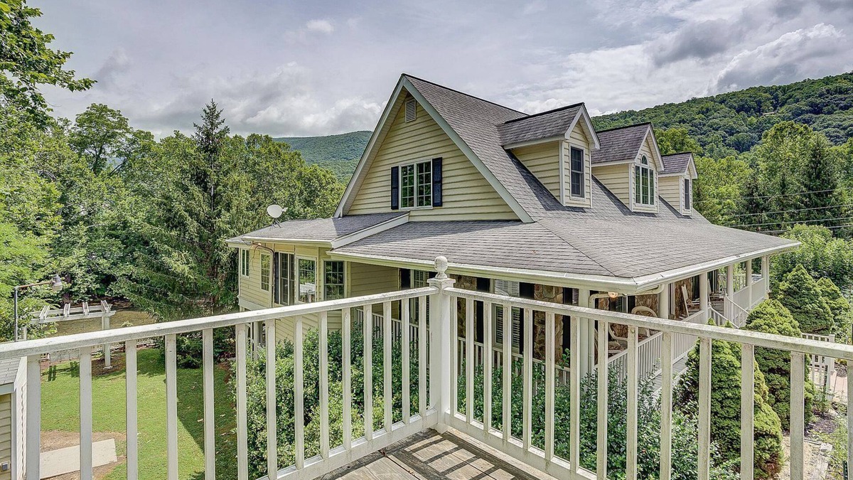 Covington Apartment | Jackson River Estate Studio Apartment on the River