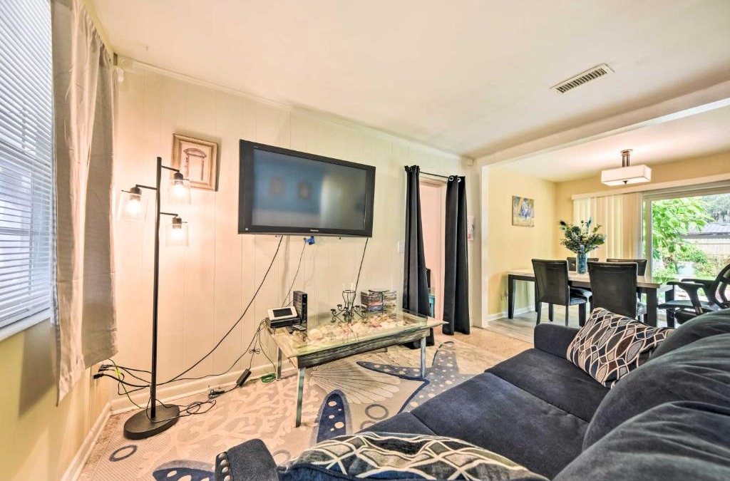 North Beach House | Jacksonville Getaway with Yard about 2 Mi to Beach!