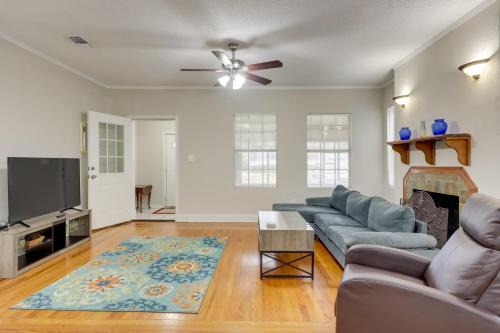 Lakeshore South House | Jacksonville Vacation Rental about 7 Mi to Downtown!