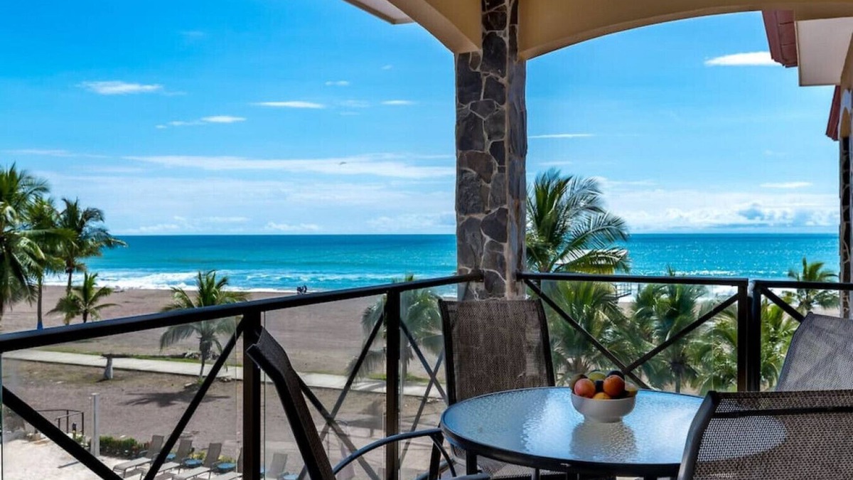 Barrio Los Villalobos Condo | JACO HEAVEN- Beautiful beach penthouse!