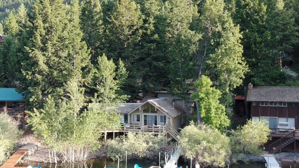 Salmon Cabin | Jacobsmeyer Cabin at Williams Lake