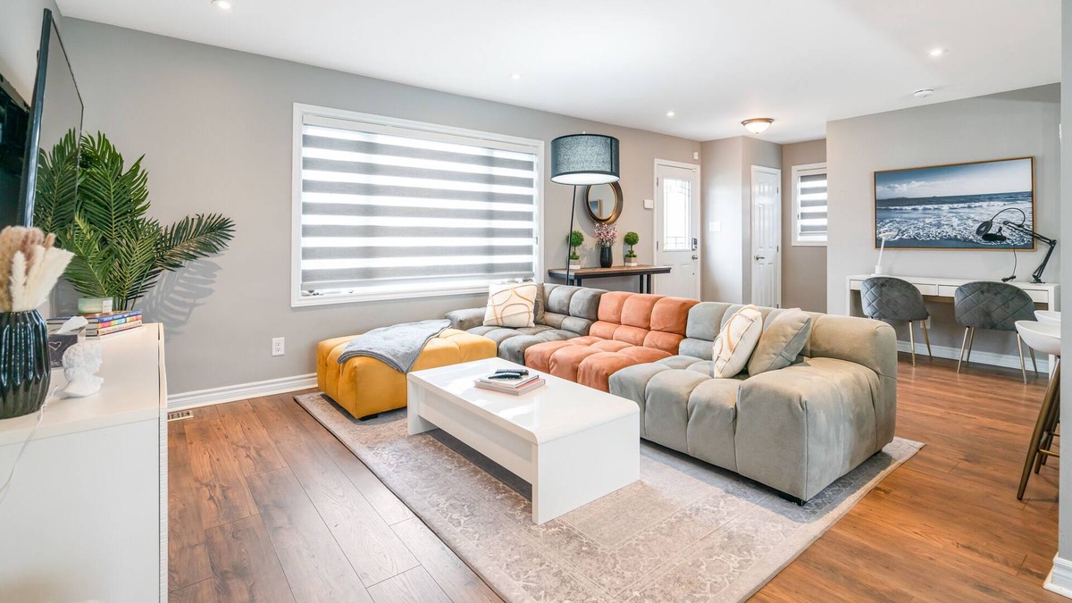 Niagara Falls House | Jacuzzi, cold plunge, pool, full gym & 5min drive to the FALLS! CDN SIDE