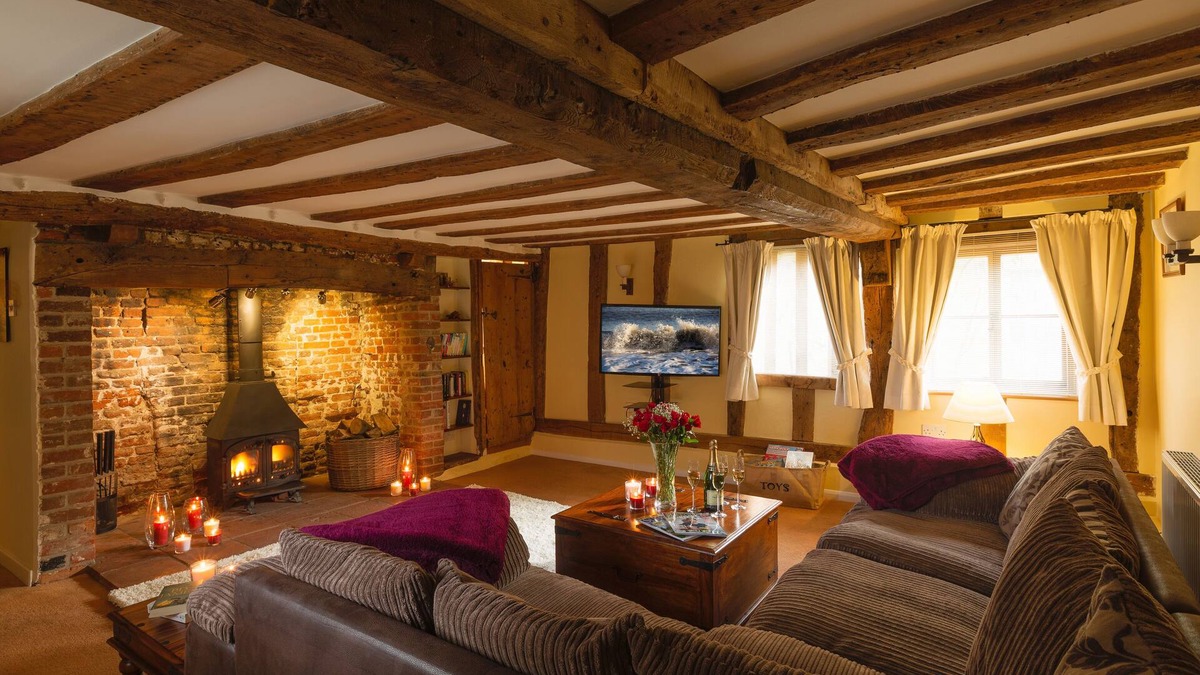 Stoke Ash Cottage | Jacuzzi, fireplaces, hot tub, sauna.