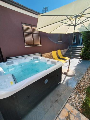 Banjole House | Jacuzzi Garden Cottage