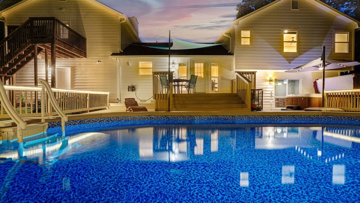 Lawrenceville House | Jacuzzi Hot Tub - Private Pool - Lawrenceville