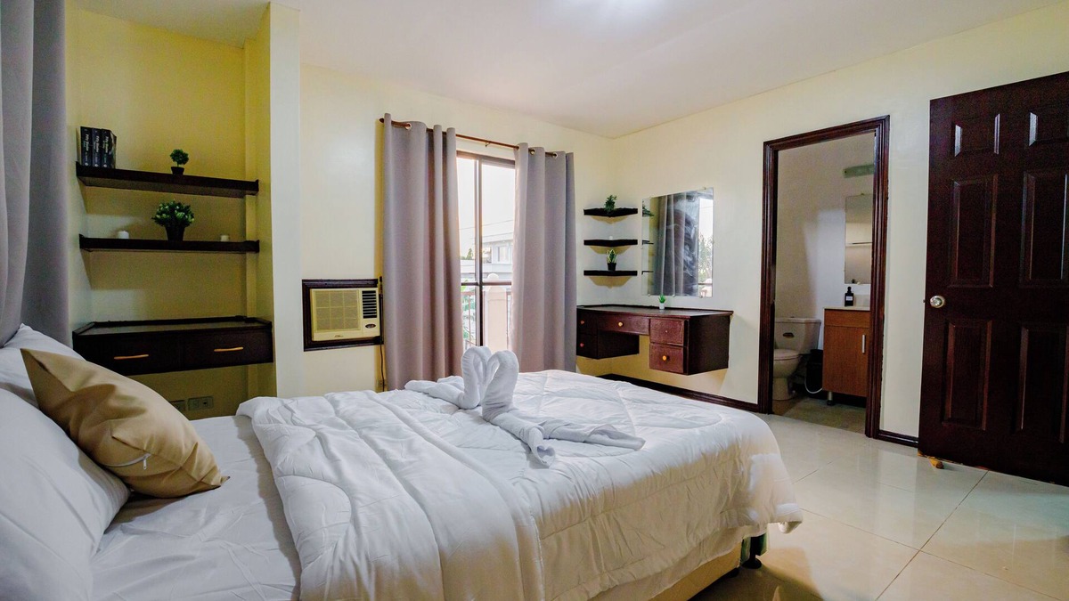 Taguig House | Jacuzzi Penthouse
