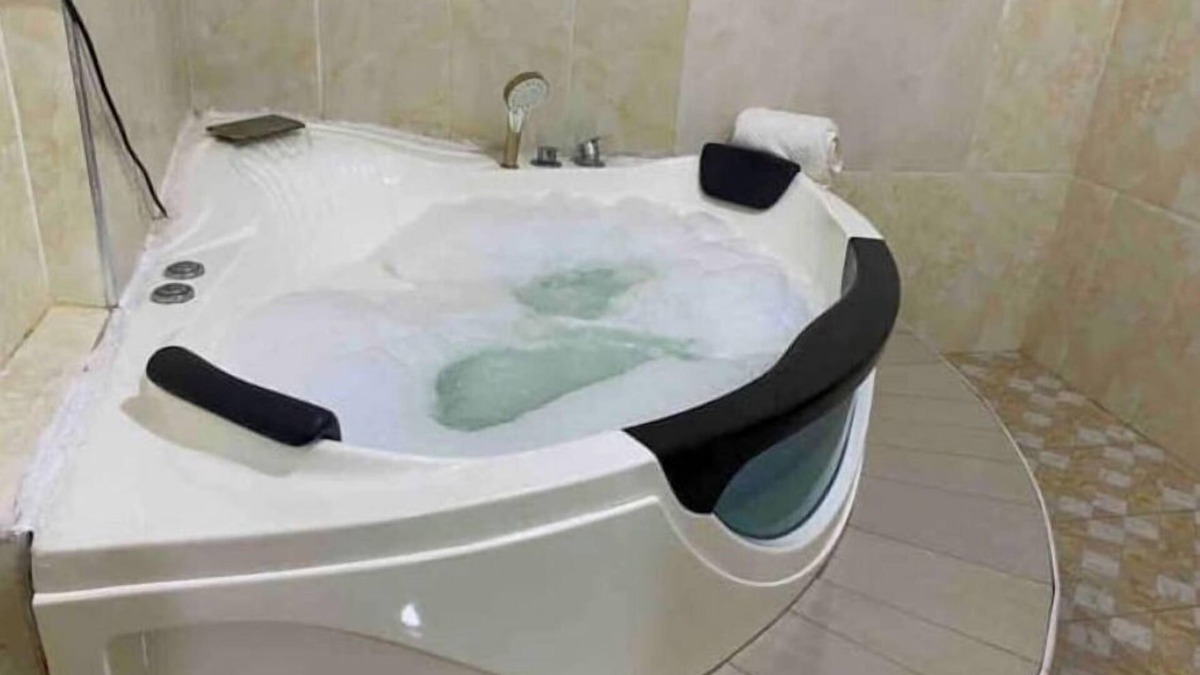 Mile 11 House | Jacuzzi Penthouse @ West Hills