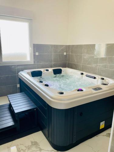 Blainville-sur-Mer House | Jacuzzi privé 500m de la mer