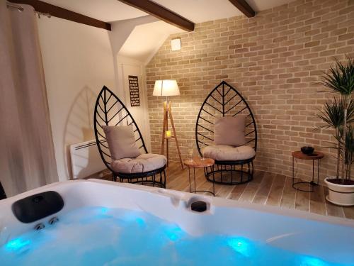 Flaviac House | Jacuzzi privatif dans maison de village au calme