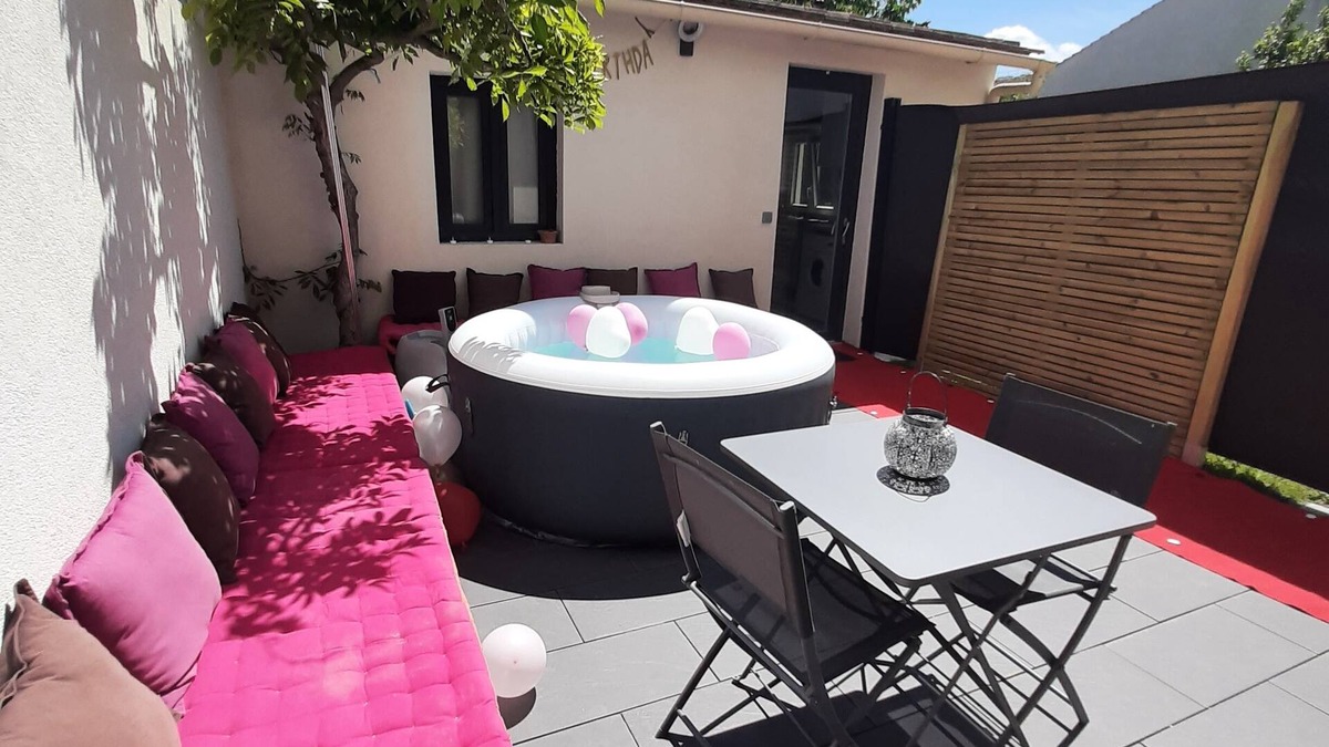 Argenteuil Apartment | ♥️JACUZZI PRIVATIF (love room, whole apartment, terrace)♥️ NETFLIX