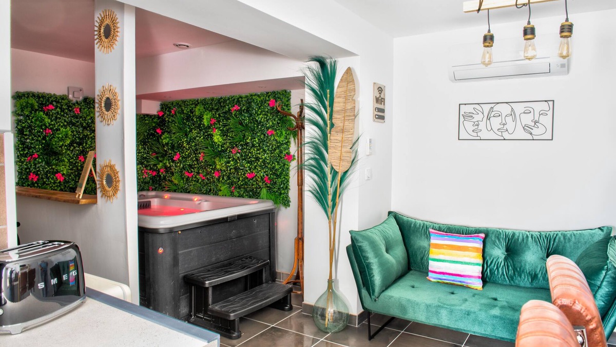 Port-la-Nouvelle Apartment | Jacuzzi Room L' Aie O Lit