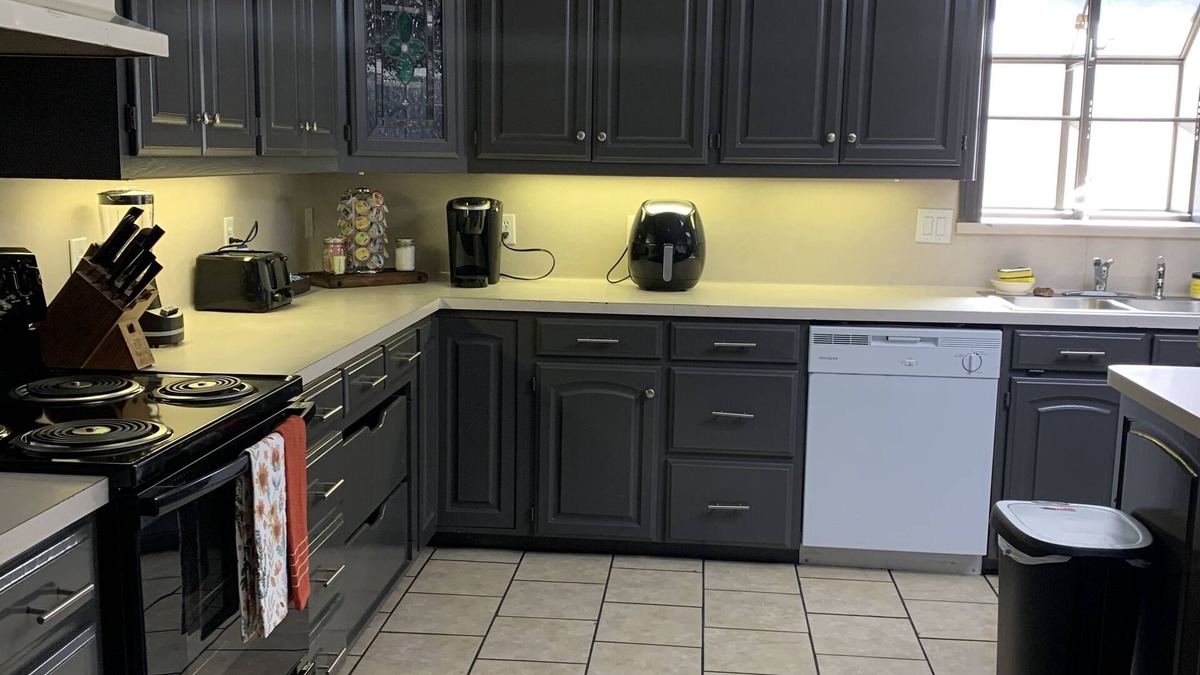 Tyler Apartment | Jacuzzi Tub 2 bedroom 1 large bath single unit.