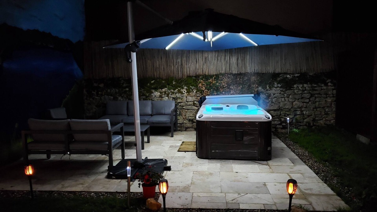 La Chatre Apartment | Jacuzzis ET Jardin Privatifs