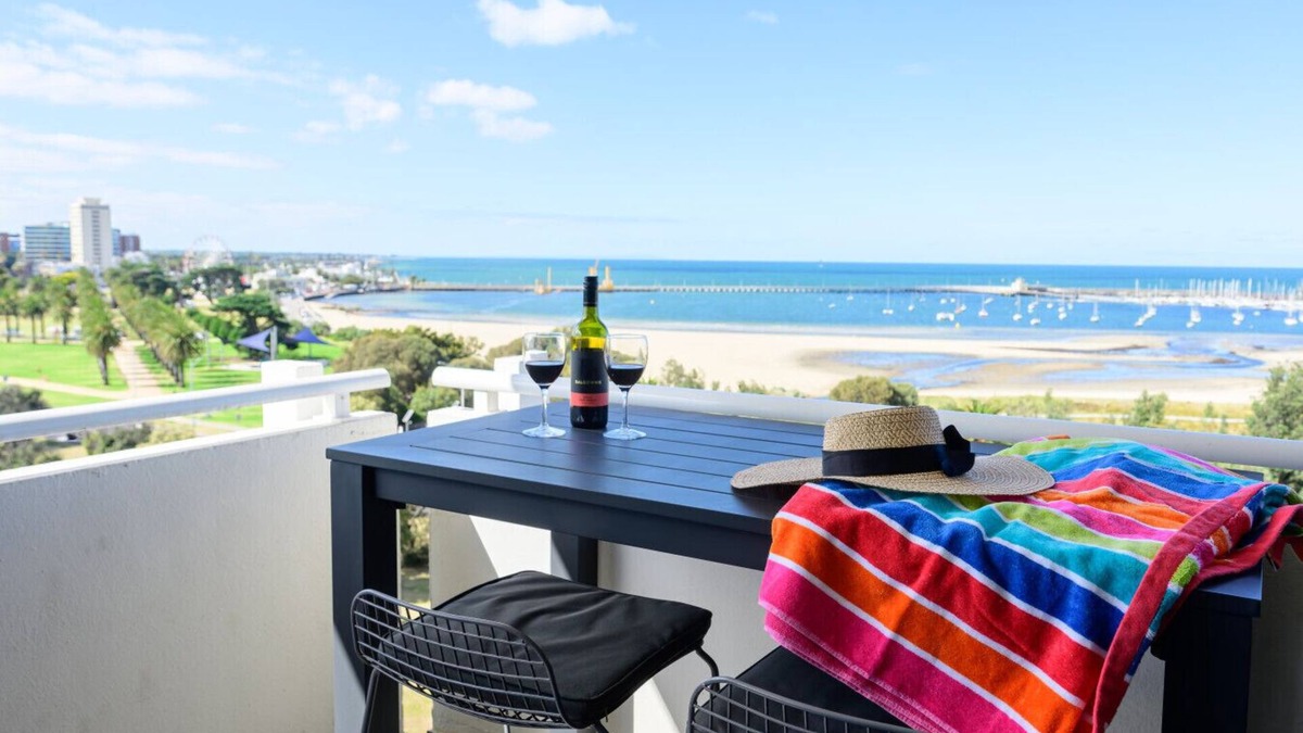 St Kilda West Apartment | Jade St Kilda Beach Side Uninterrupted Views