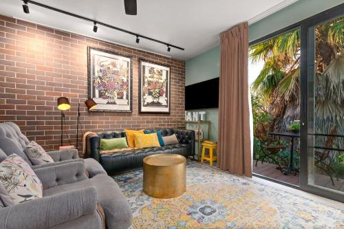 Petersham Apartment | Jade View - Vintage Soul and Sunset Strolls