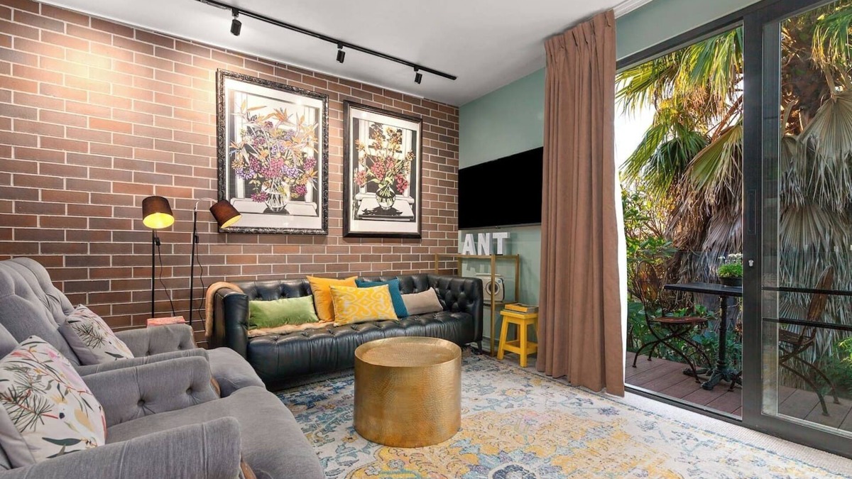 Petersham Apartment | Jade View Vintage Soul and Sunset Strolls