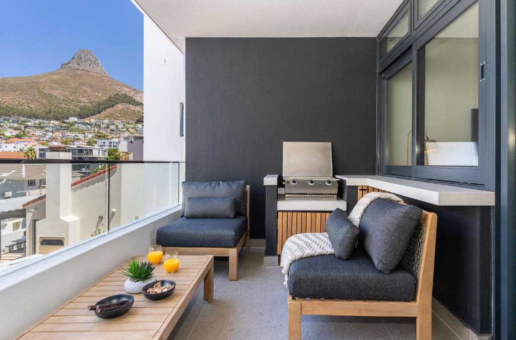 Sea Point Apartment | Jade Views Sea Point - Studio, pvt balcony, views