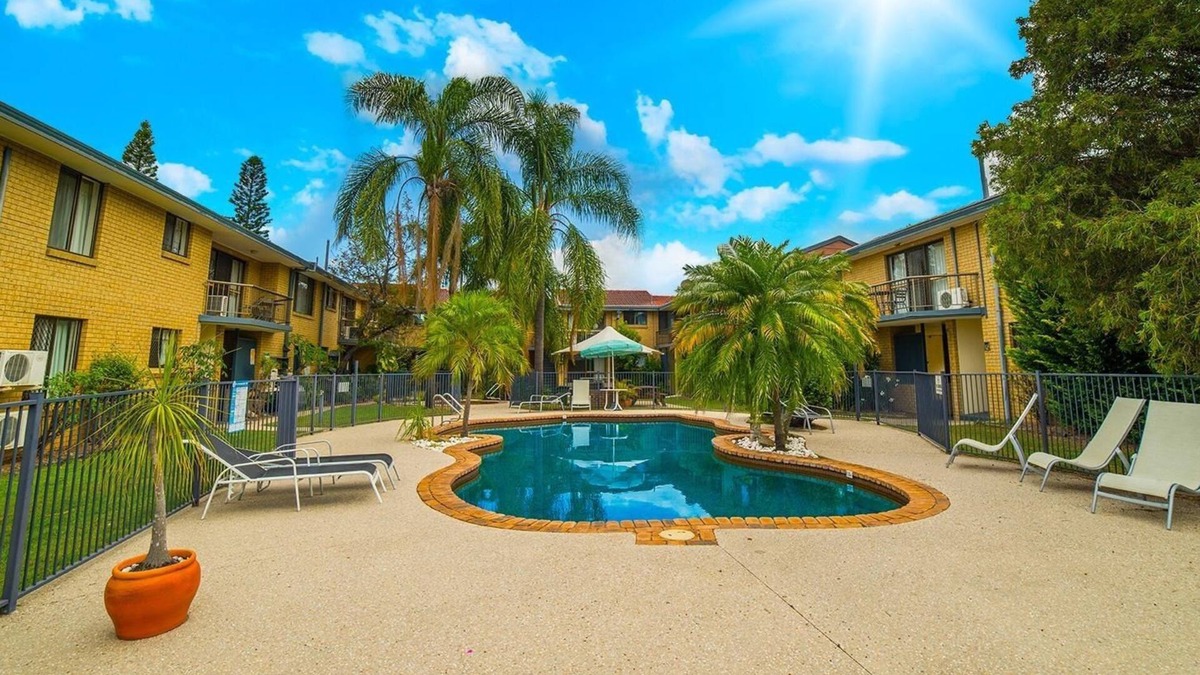 Broadbeach Waters Apartment | Jadon Place