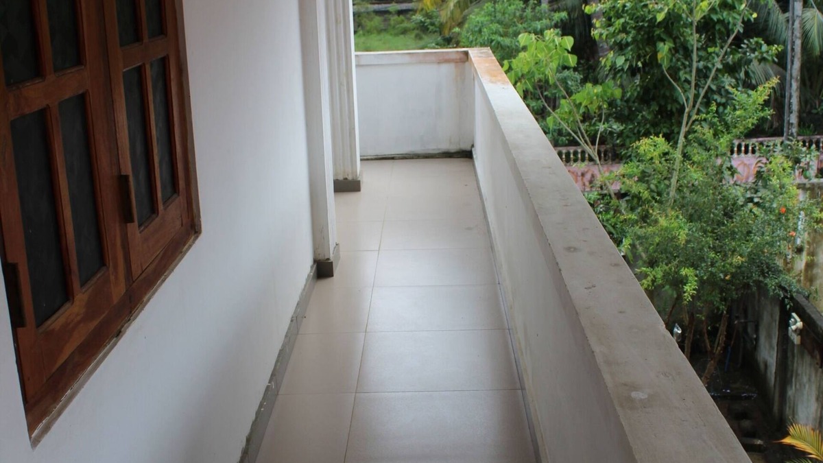 Jaffna Cabin | Jaffna Travel & Guest Inn: 2 AC Bedroom first floor AC house with free parkingnn