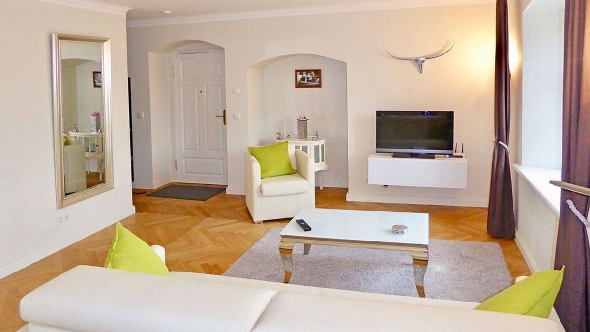 Hohen Niendorf Apartment | Jagdschloss WE 1: comfortable and high-quality furnished 2-room apartment