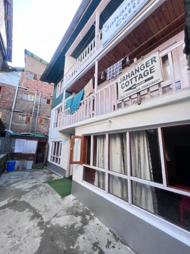 Laripora House | Jahangir Cottage Pahalgam