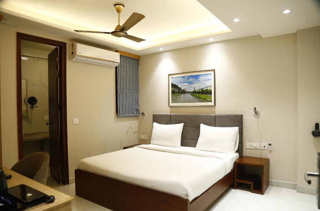 Dwarka Hotel | JAIMINIS LANDMARK